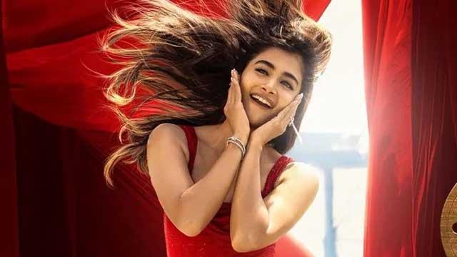 Pooja Hegde Trolled for Monica, But Rajinikanth’s Coolie Smashes Records